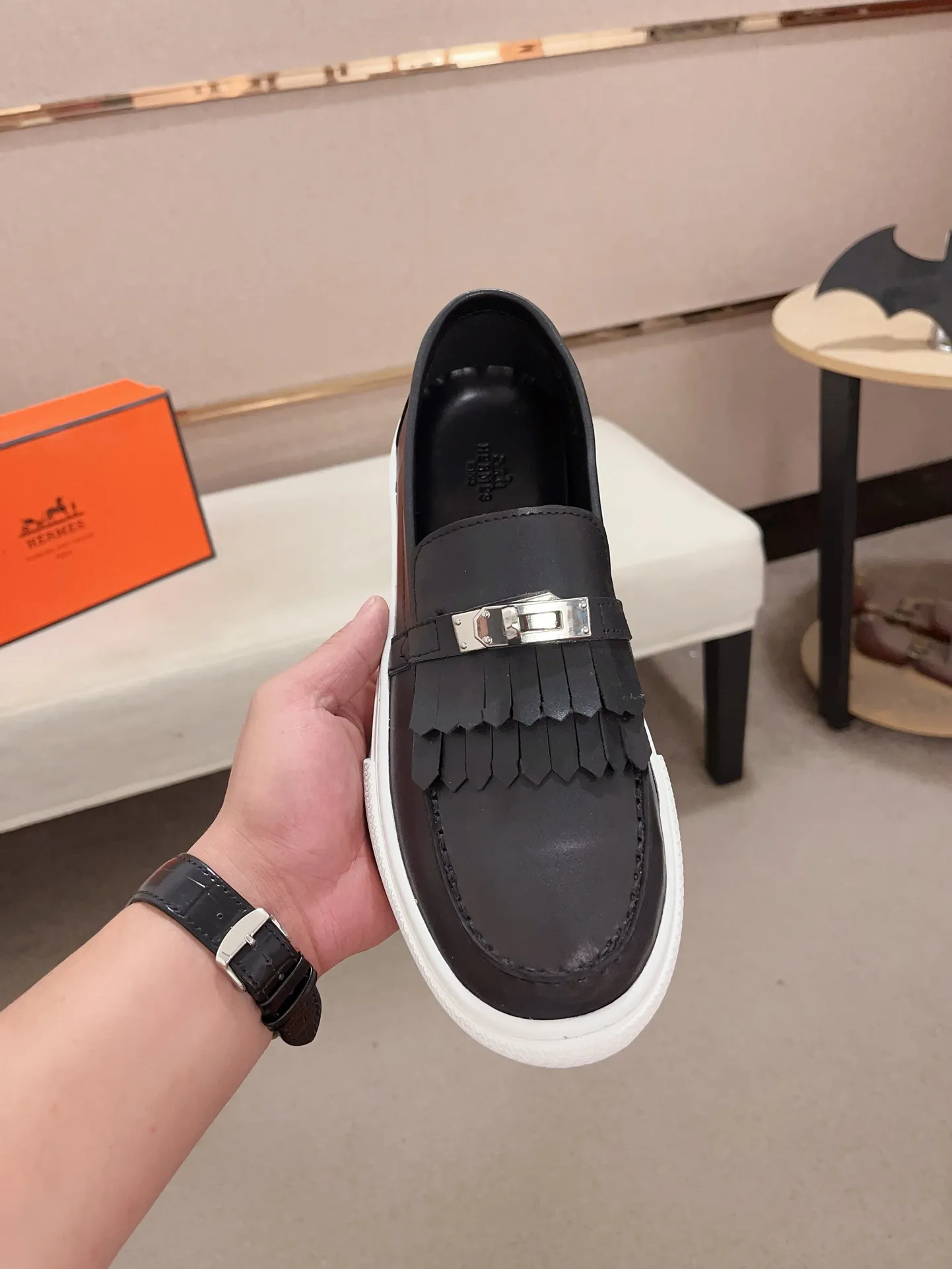 Men's clothing and shoes💰: 420💰《HERMES》【Classic Original Version】Hermès; Top 🔝 Purchasing Agency 🔍🔍Men's latest 🇺🇸 counter sales simultaneously, original ▲▲cowhide imported from Italy ▲▲Exquisite workmanship (Italian 🇮🇹Imported water-dyed 🐂cowhide lining) sole: original sole provided by the original factory, ⚠️exclusive double-layer activity·TPR·rubber·combined molded outsole; Code number: 38-44 (45/46 can be customized, non-refundable)